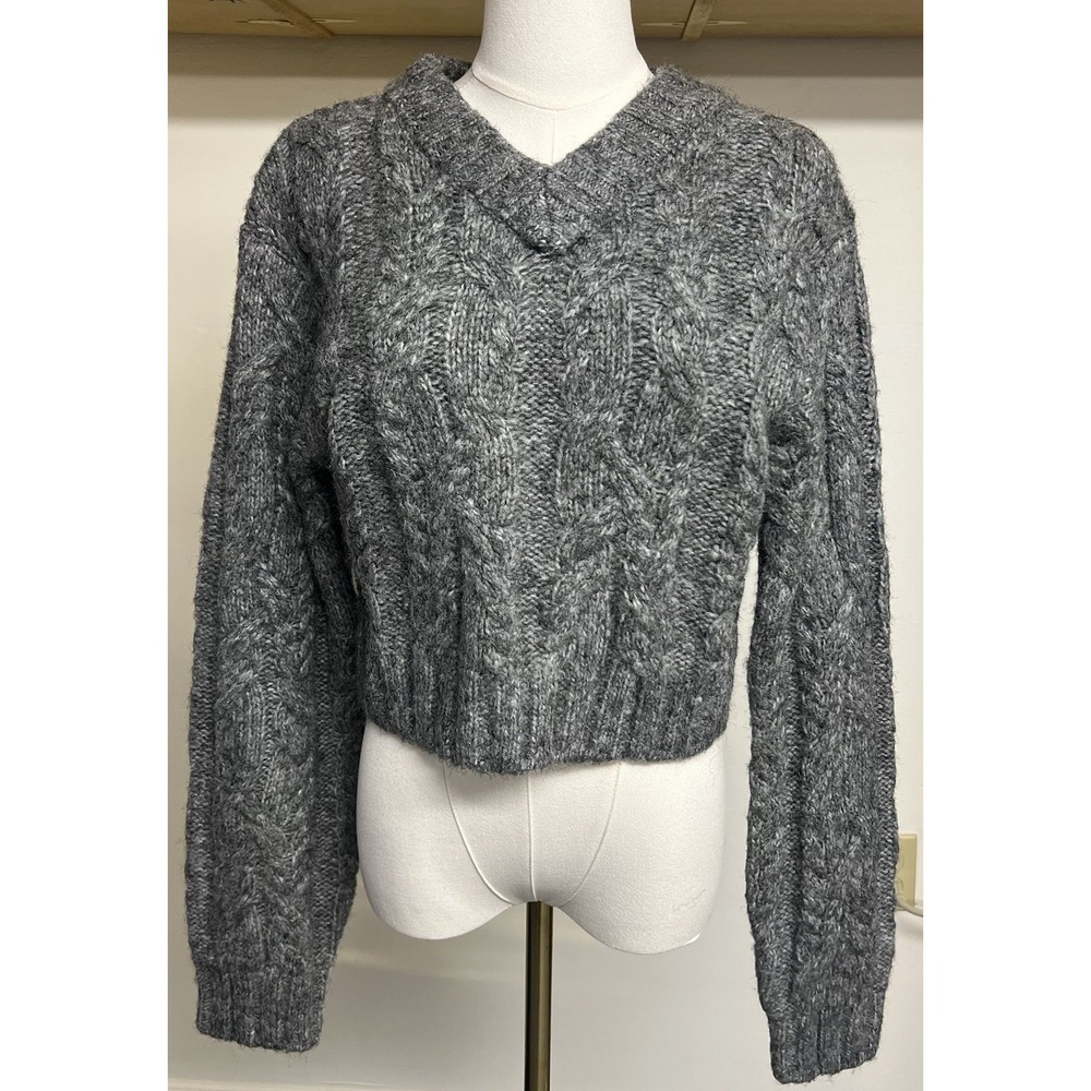 NWT Divided H&M Womens Cropped Sweater Size S Grey V Neck Cable Knit